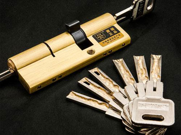 秀峰24小时上门开锁公司