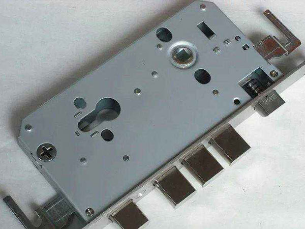 秀峰24小时上门开锁公司