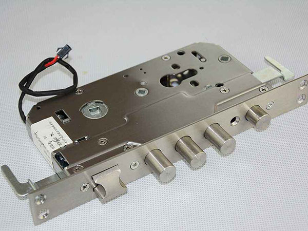 秀峰24小时上门开锁公司