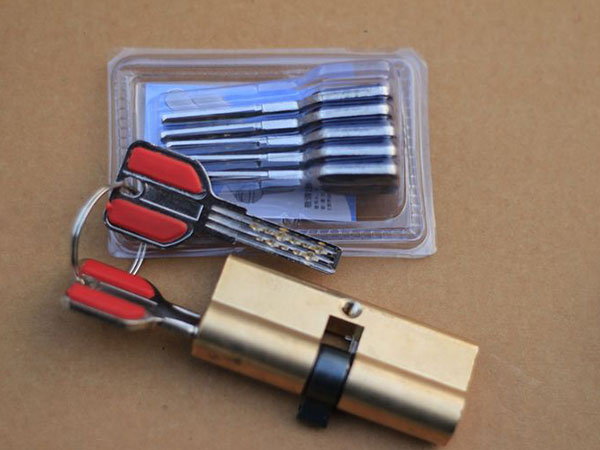 秀峰24小时上门开锁公司