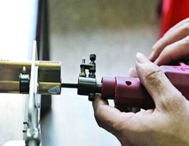 秀峰24小时上门开锁公司