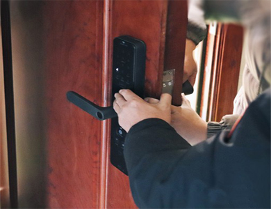 秀峰24小时上门开锁公司